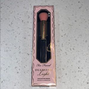 Diamond light highlighting brush